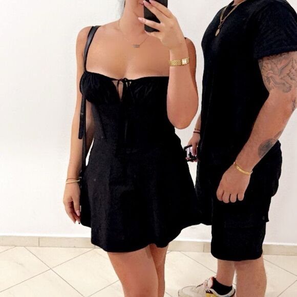 Elegant Black Dress - Picture 3 of 4